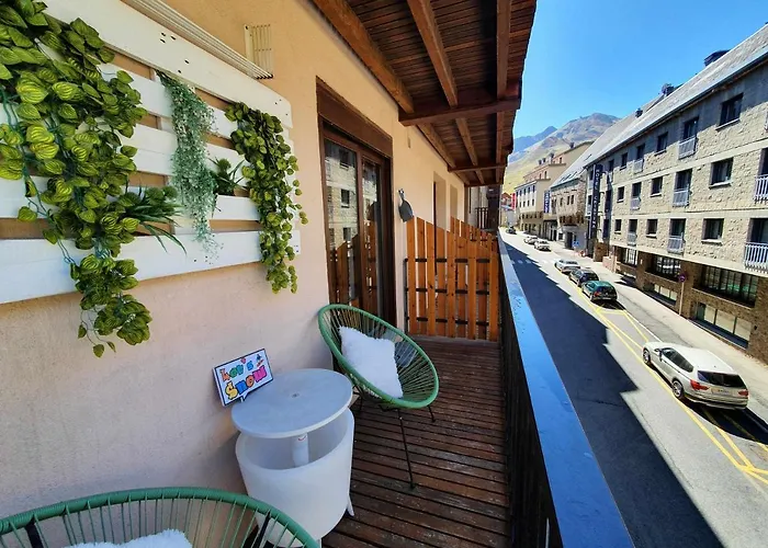 Pasdelacasalovers La pequeña casita perfecta
